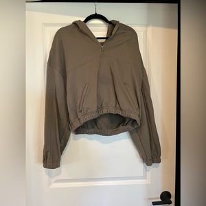 Army green alo cropped half zip hoodie